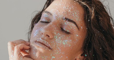 Így befolyásolja a menstruációs ciklus a bőröd állapotát