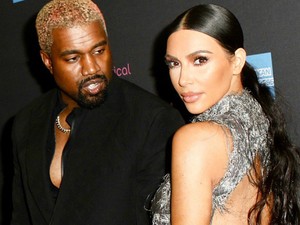 Kim Kardashian mellét csak a véletlen tartotta a ruhájában, az is csak félig