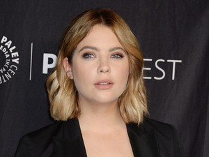 A Pretty Little Liars szőkesége már most posztolta a hét legdögösebb bikinis szelfijét