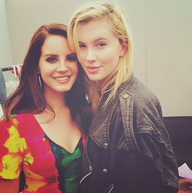 A csodálatos Lana Del Rey Kim Basinger és Alec Baldwin gyönyörű lányával, Ireland Baldwinnal.