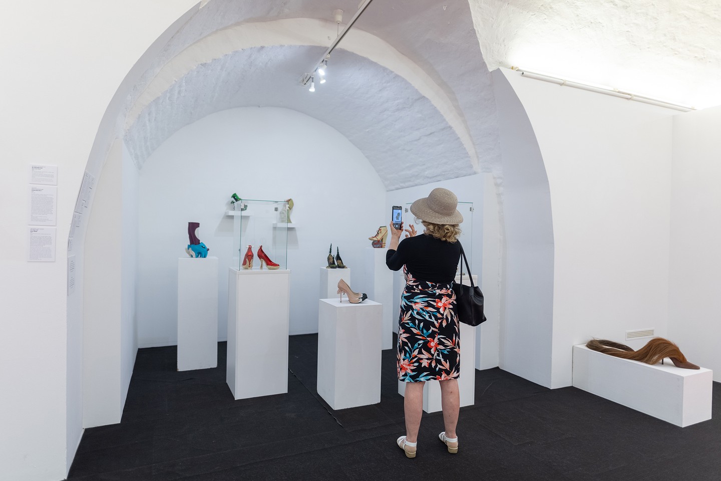 Cipőfantáziák kiállítás a Pécsi Galériában