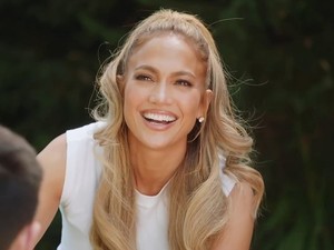 Jennifer Lopez a batikolt trendben sem ismer tréfát