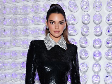 Kendall Jenner melltartó nélkül, áttetsző felsőben ment vacsorázni, és minden joga megvan hozzá