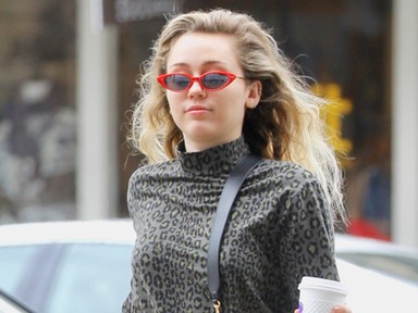 Ejha! Miley Cyrus bababoltban vásárolgatott