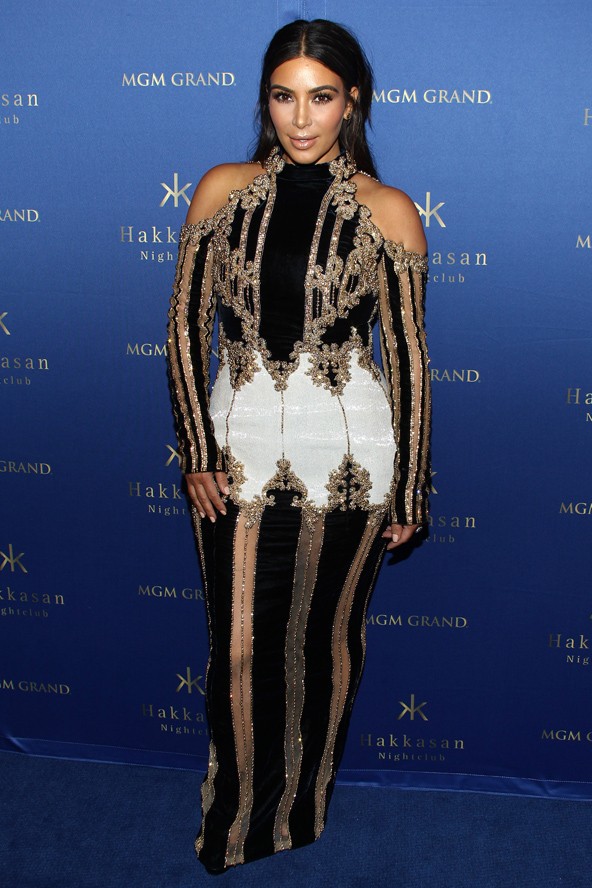 kim kardashian, passzos, vörös szőnyeg, sújtás