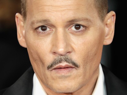 Rá sem ismerünk! Johnny Depp teljes stílusváltáson esett át!