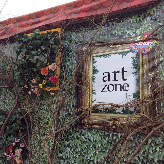 Délelőtt kötelező program elnézni az ArtZone-ba.