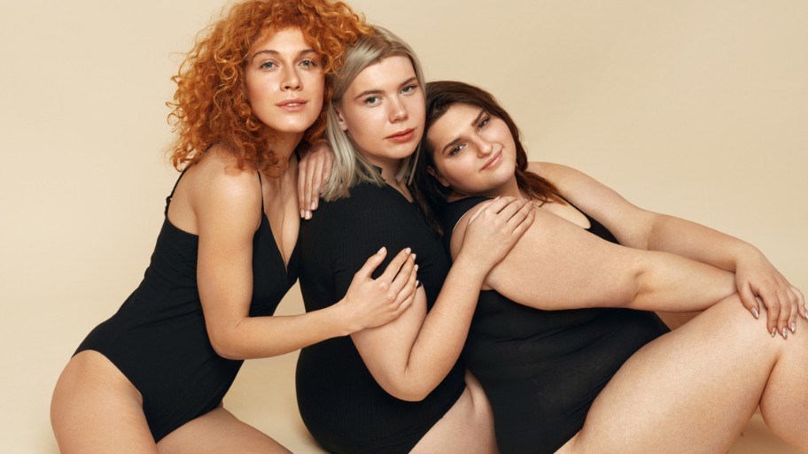 A testsemlegesség a test elfogadására és működésének megbecsülésére ösztönöz, a megjelenés helyett az egészségre és jólétre helyezve a hangsúly