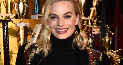 Margot Robbie szexi fehérneműben sztriptízel! Új filmje maga az erotika!