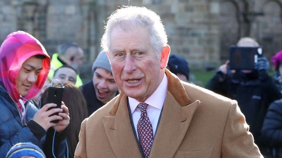 Aligha adhatott volna távolságtartóbb választ Károly király