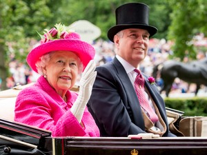 Végre: A királynő levette a kezét a pedofíliával vádolt András hercegről