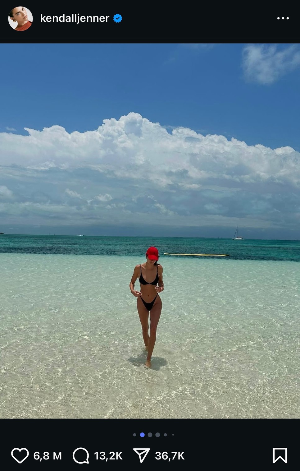 Kendall Jenner esküszik a fekete bikinire