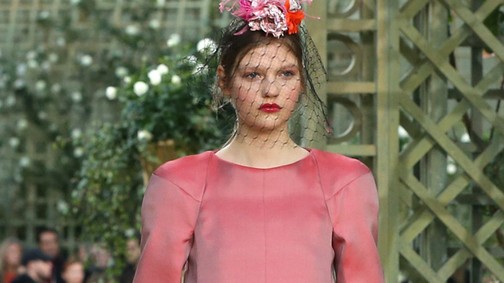 Elképesztő fejdíszek a Chanel bemutatóján! Mutatjuk a kedvenceinket!