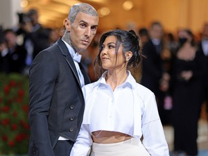 A várandós Kourtney Kardashian sürgős és életmentő műtéten esett át