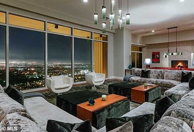 Matthew Perry Batman-inspirálta otthonára csak annyit mondunk, WOW