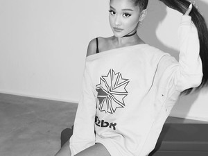 Ariana Grande egy perce van együtt új pasijával, de az máris szerelmük jelképét varratta magára!