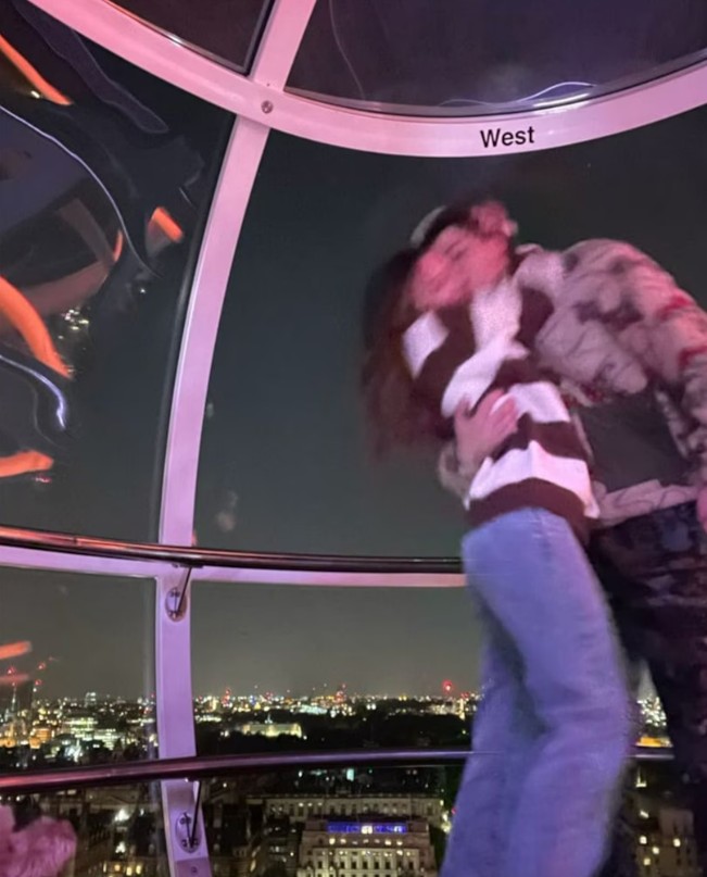 Millie és Jake ezzel a fotóval jelentették be: egy párt alkotnak