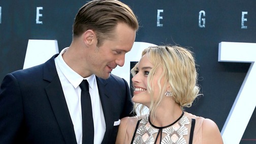 Margot Robbie balesete a vörös szőnyegen: Tarzan megoldja!