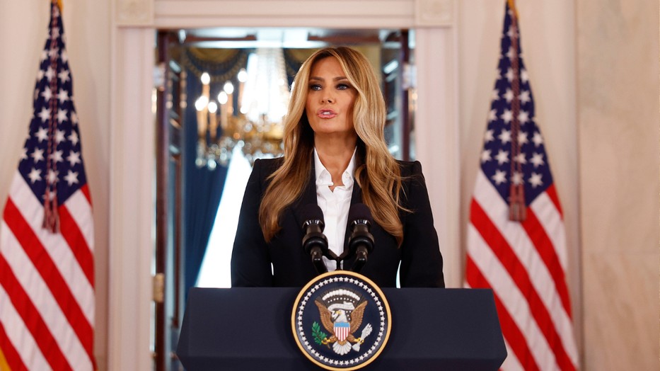 Melania Trump lélegzetelállító ruhájára még sokáig emlékezni fogunk