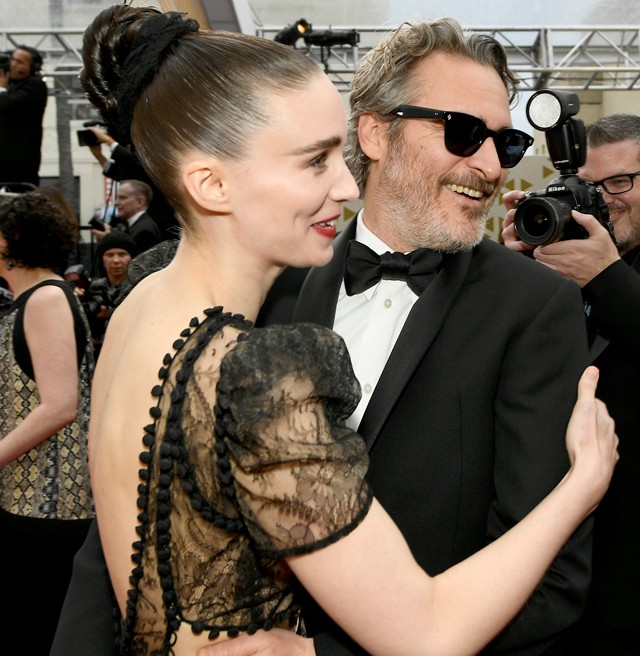 Joaquin Phoenix és Rooney Mara különleges személyről nevezték el gyermeküket