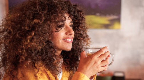 Van egy ital a tej mellett, ami meglepően jó hatással van a csontjaidra