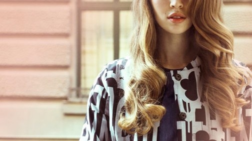 Élénk színek, nőies sziluettek, könnyedség az ENIHORN új kollekciójában