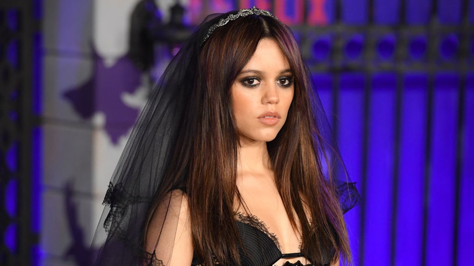 Jenna Ortega végzet asszonyának öltözött, és elsőre fel sem ismertük