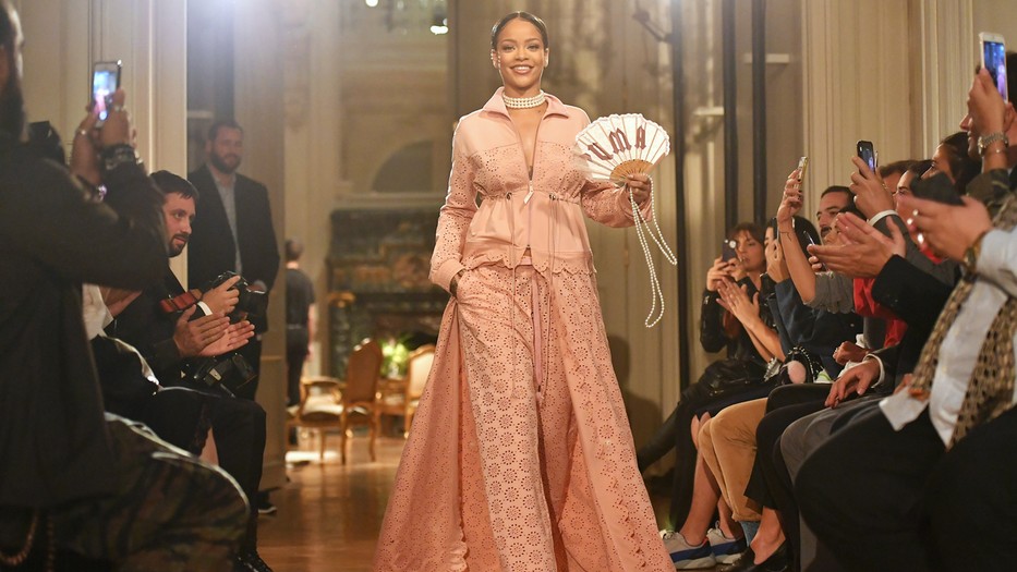 Így vált Rihanna a divatbemutatók stíluskirálynőjévé