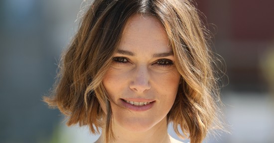 Keira Knightley Chanel meztelenruhája a legizgalmasabb utcai megjelenés, amit valaha láttunk