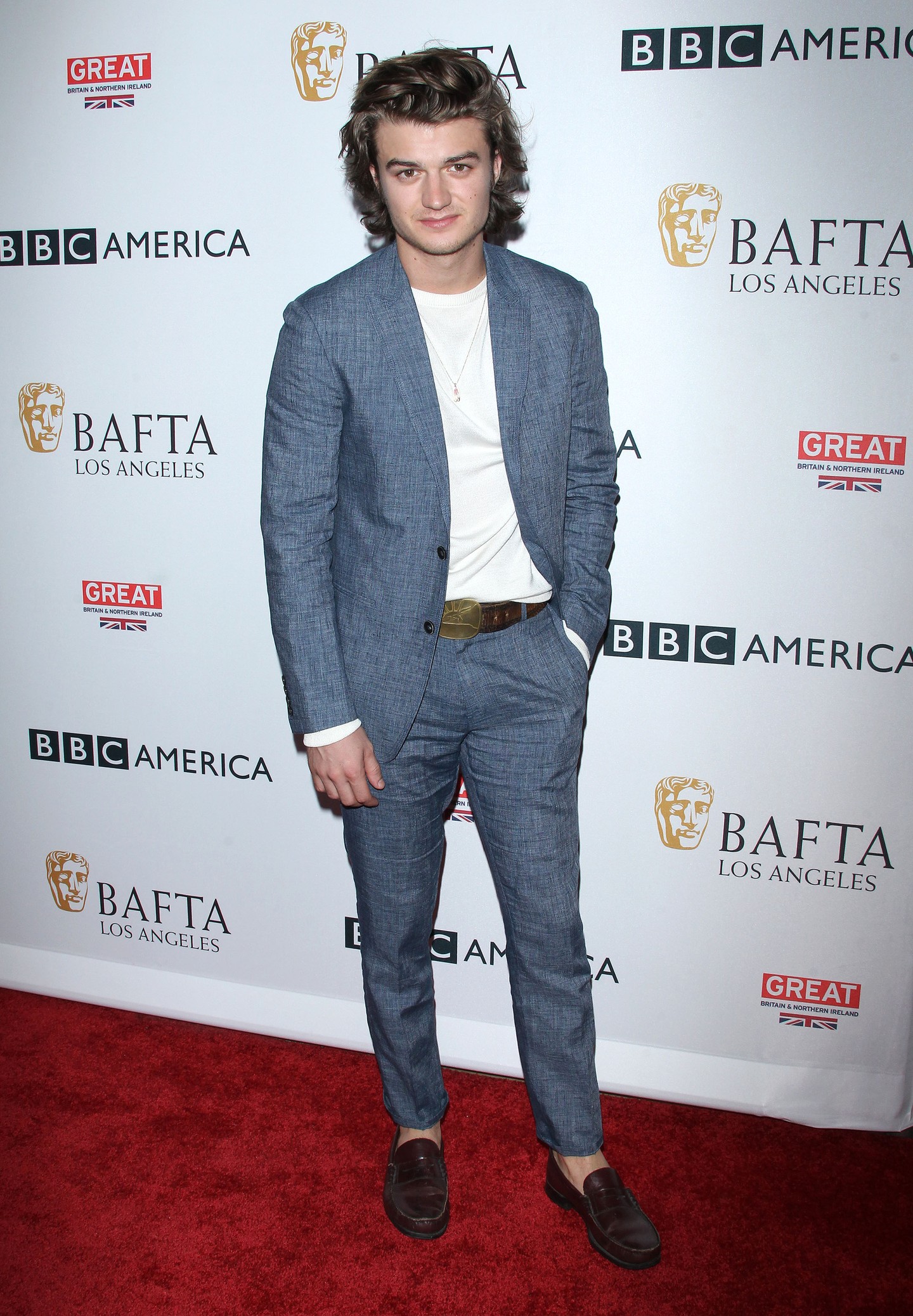 A BAFTA-díjátadó 2017-es party-ján lazán, zsebre tett kézzel sétált végig a vörös szőnyegen. 