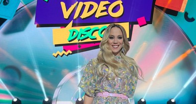 Lékai-Kiss Ramóna ezüst combcsizmában és egy oversize pólóban ragyogta be a Dancing with the Stars stúdióját