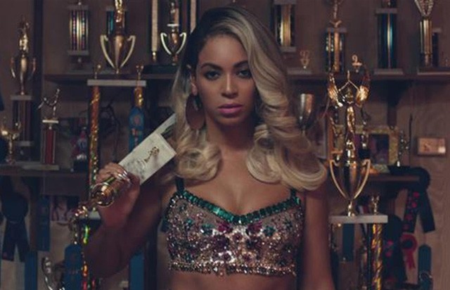 Beyoncé Pretty Hurts