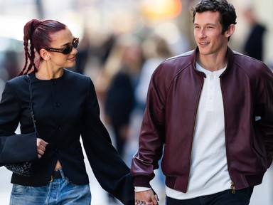 Dua Lipa rég elfeledett ruhadarabot hozott vissza: igen, újra menőnek számít a karcsúsított blézer!