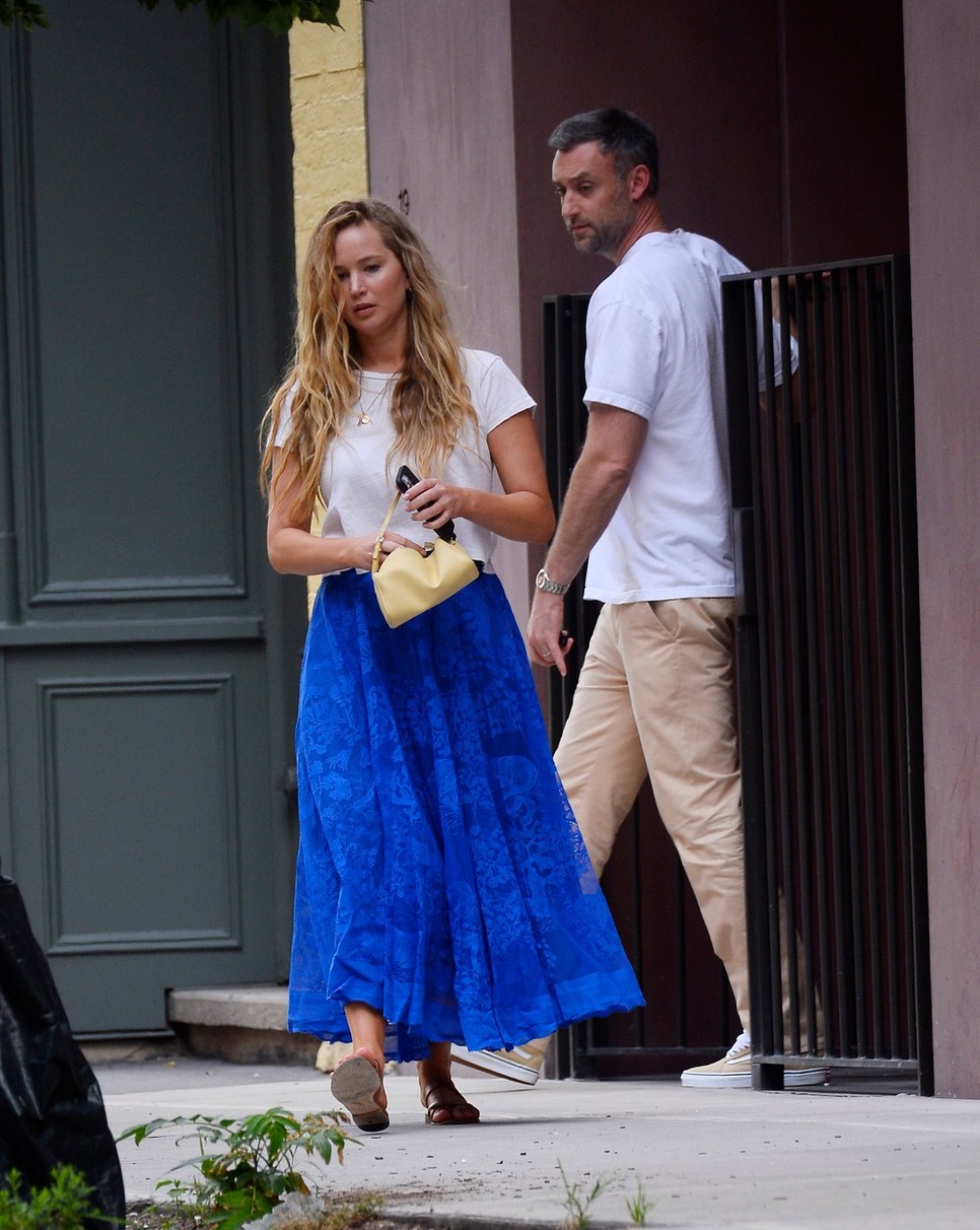 Jennifer Lawrence bemutatja a legmenőbb utcai szetteket, amikben az egész nyarat kihúzhatod