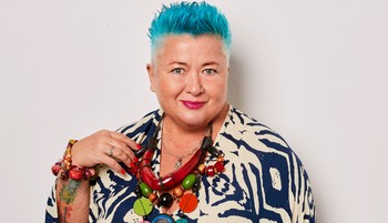 „Sosem akartunk szexik lenni – csak önmagunkat adni” – Falusi Mariann szabadságról, túlélésről és zenéről