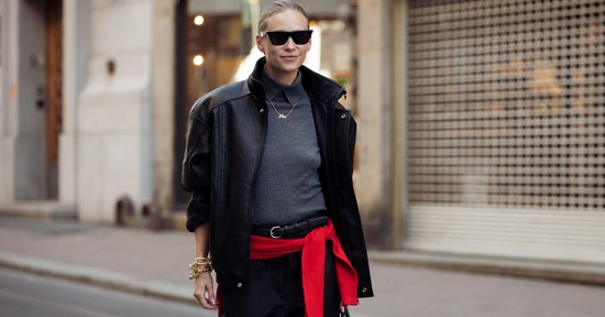 A 10 legjobb piros pulóver a divatszerkesztő szerint, ha a szezon legkülönlegesebb darabjait keresed