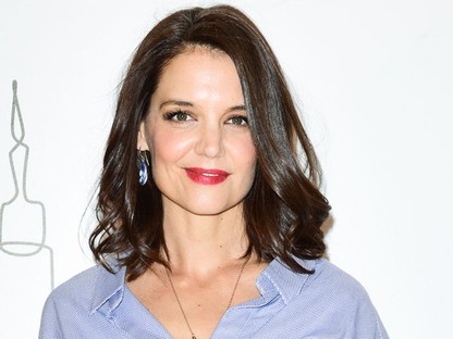 Katie Holmes latex szoknyás szettje annyira menő! Csinos, laza és szexi egyszerre