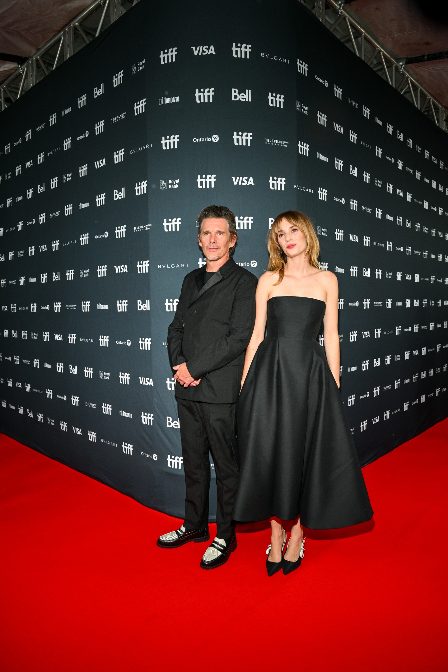 Maya, aki édesanyja, Uma Thurman révén is filmes örökséggel rendelkezik, hamar kivívta magának a figyelmet, többek közt a Stranger Things sorozatban nyújtott alakításával. Ethan gyakran nyilatkozik büszkén lányáról, és nemcsak apaként, hanem művészként is csodálja tehetségét. Kettejük kapcsolata egymást inspiráló viszony, amely már közös munkában is testet öltött. A Wildcat című filmbet Ethan rendezett, Maya pedig főszerepet játszotta.