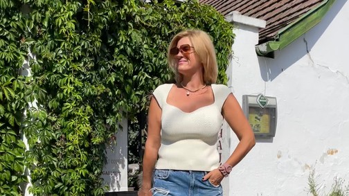 Így viseld a farmersortot, a tökéletes nyári szett alapdarabját