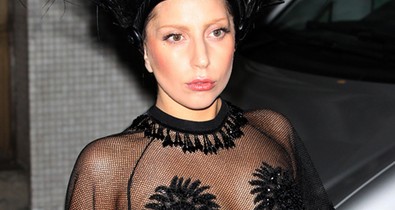 Lady Gaga mellvillantással elsőzött!