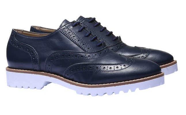 Perforált cipő BATA 19990 Ft, Glamour-napokon 15992 Ft