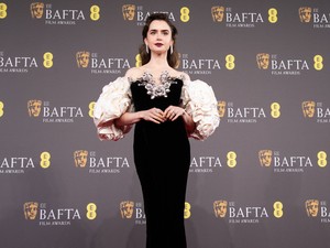 Lily Collins rövidre vágatta a haját, és hirtelen alig ismertünk rá