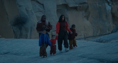 Kanye West új klipjében Kim Kardashian és közös gyermekeik is szereplnek