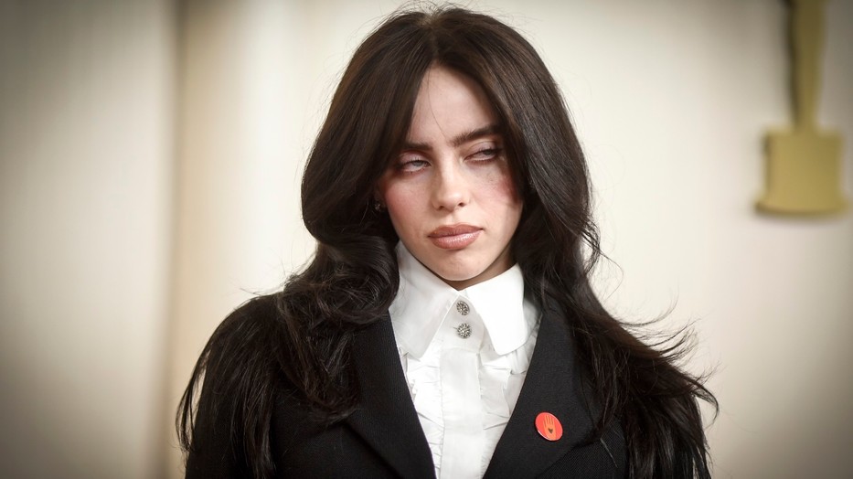 Billie Eilish simán beleállt több A-listás hírességeb is