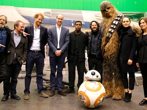 Vilmos és Harry herceg is szerepelt a Csillagok háborújában! Végül ezért kellett kivágni a jelenetüket...