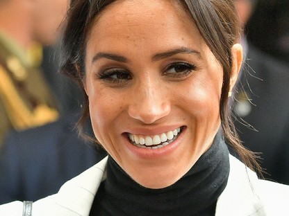 Meghan Markle zakós szettjében olyan, mintha még mindig a Briliáns elmékben szerepelne