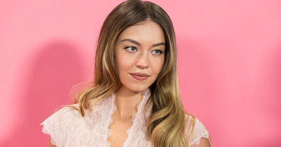 Sydney Sweeney drasztikusan átalakult: rövid hajjal vonult végig a vörös szőnyegen