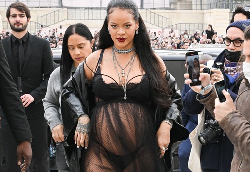 18 csodás fotó a nyilvános szoptatásról, egyenesen a sztároktól