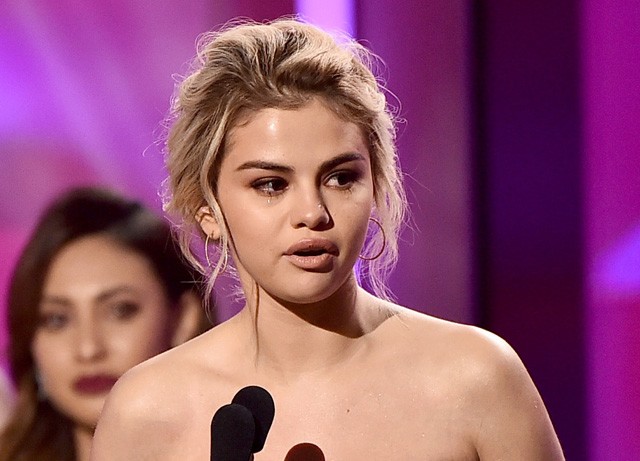 Selena Gomez sírva fakadt a Billboard gálán