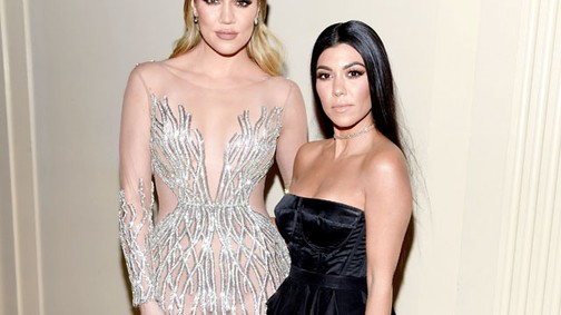 Kourtney Kardashian a világ leghülyébb ruhájában